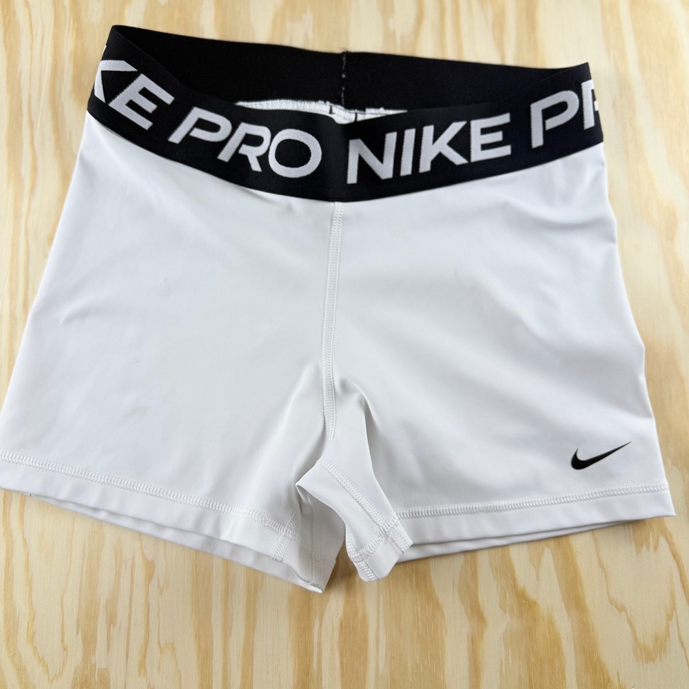 Nike Pro Womens 3 Inch Training Shorts White Black CZ9857-100 Size Medium